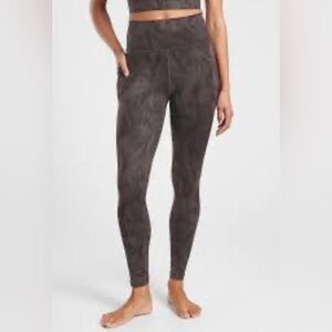 Athleta salutation stash pocket printed tights leggings ST